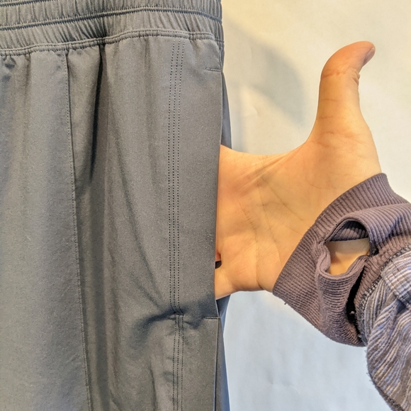 Lululemon Wanderer Culottes in true navy size 10 like new - Picture 8 of 14